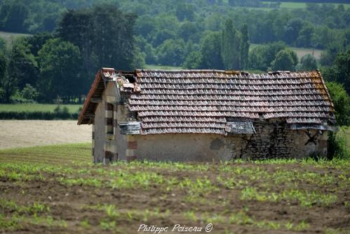 Les anciennes Loges des vignerons du Nivernais Nièvre Passion