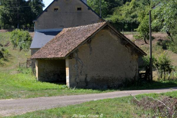 Lavoir de Noille chemin des Belouzes