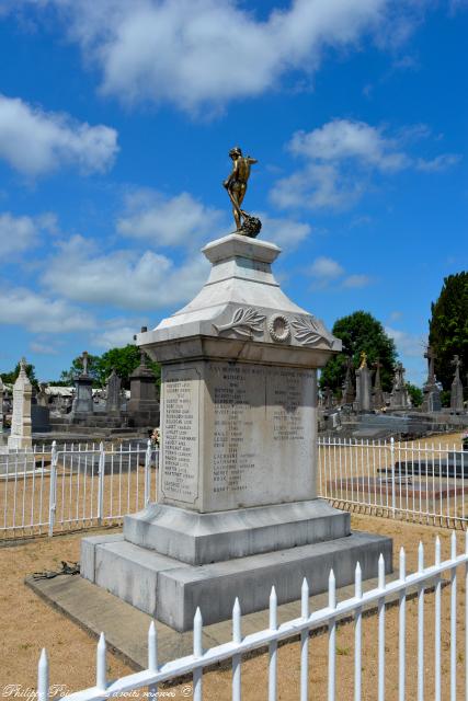 Monument aux morts de Cercy la Tour