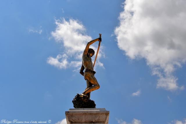 Monument aux morts de Cercy la Tour