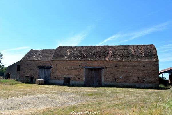 Ancienne grange de Saint Hilaire Fontaine un remarquable Souvenir