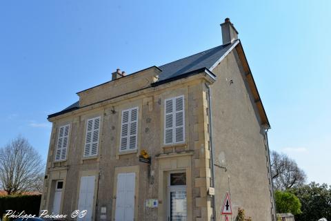 Bureau de poste de Suilly La Tour un patrimoine