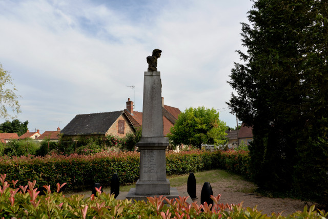 Monument aux morts de Saint-Hilaire-Fontaine Nièvre Passion