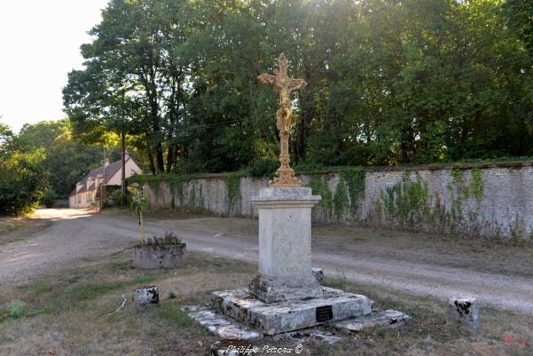 Croix de Montifault un patrimoine vernaculaire de Raveau