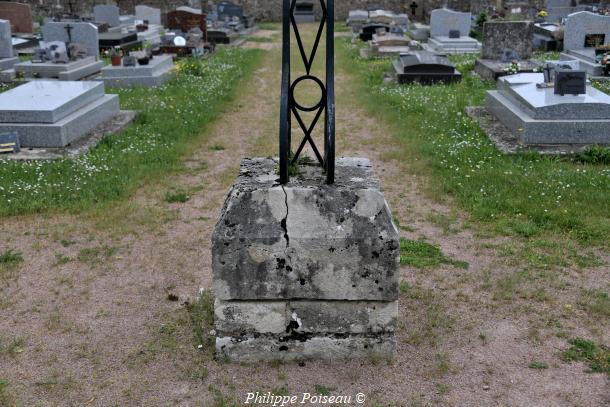 La Croix du cimetière de Lys