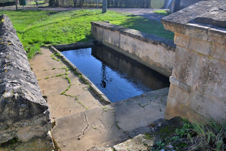 Le lavoir de "Les Pelés"