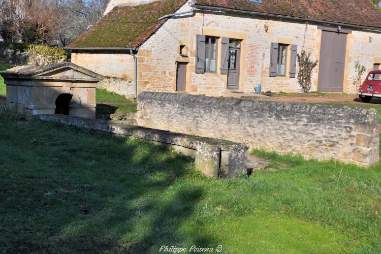 Le lavoir de "Les Pelés"