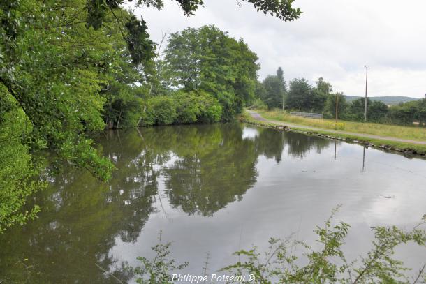Plan d'eau de L'Huis Mouilloux
