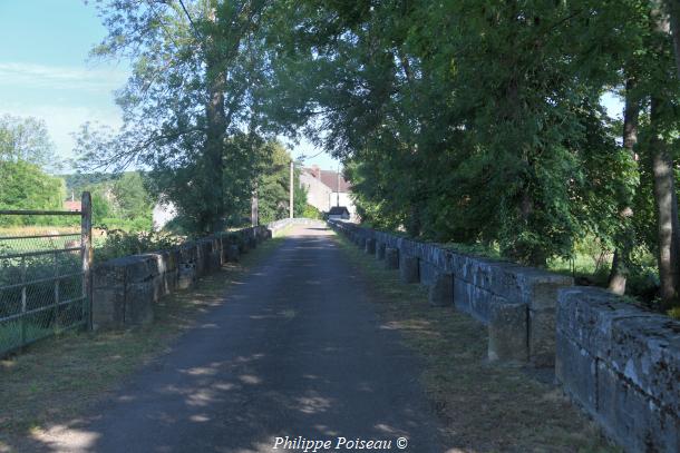 Le pont de Brèves à Dornecy