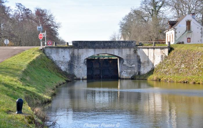 Écluse de Marigny-sur-Yonne