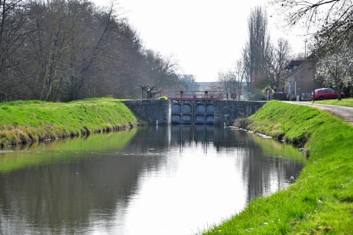 Écluse de Villiers sur le Canal du Nivernais un patrimoine