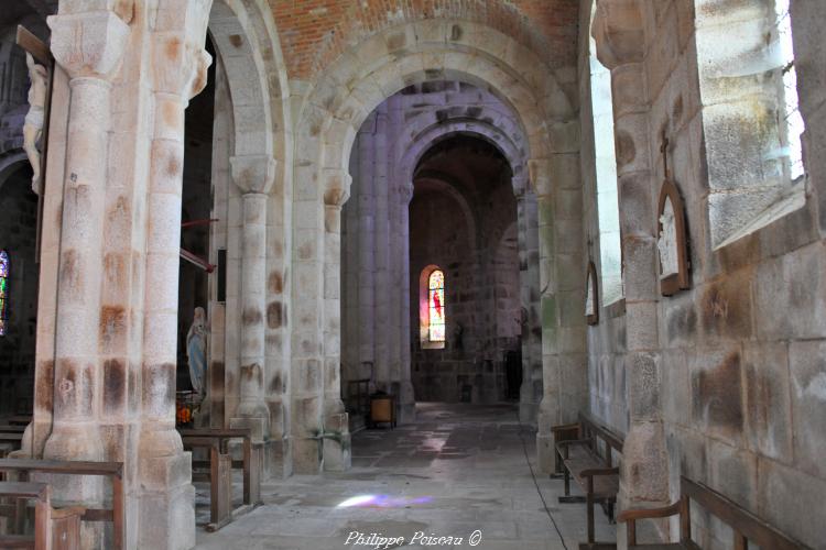 Intérieur de l'église de Dun-les-Places