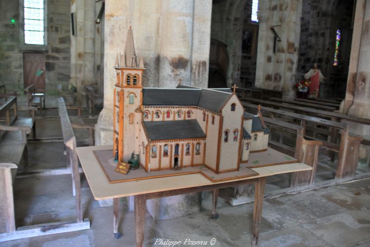 Intérieur de l'église de Dun-les-Places