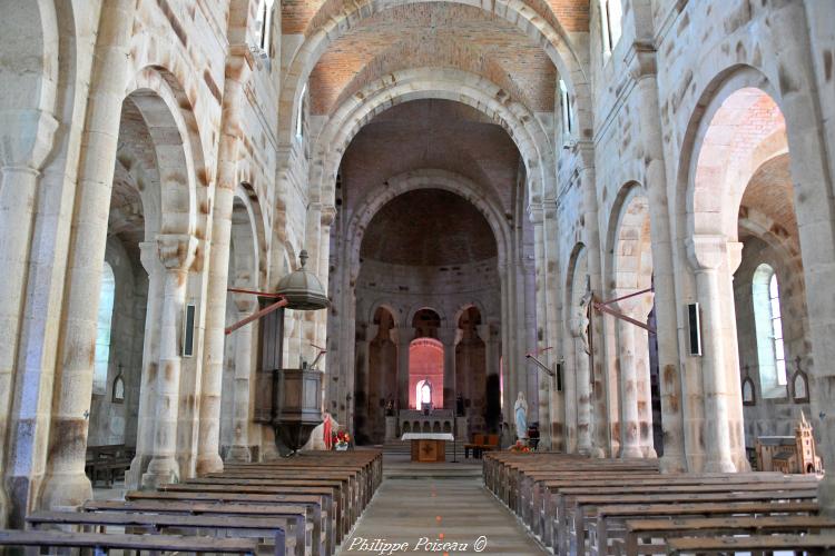 Intérieur de l'église de Dun-les-Places