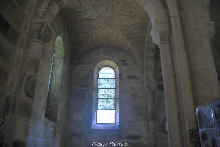 Intérieur de l'église de Dun-les-Places