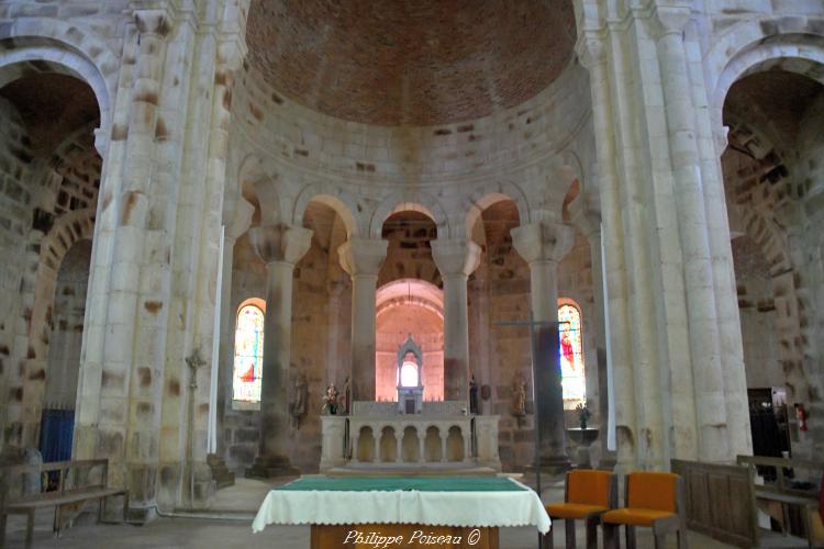 Intérieur de l'église de Dun-les-Places