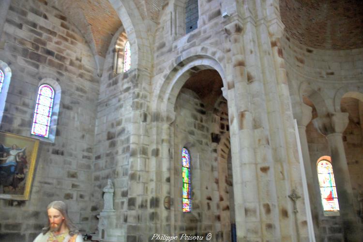 Intérieur de l'église de Dun-les-Places