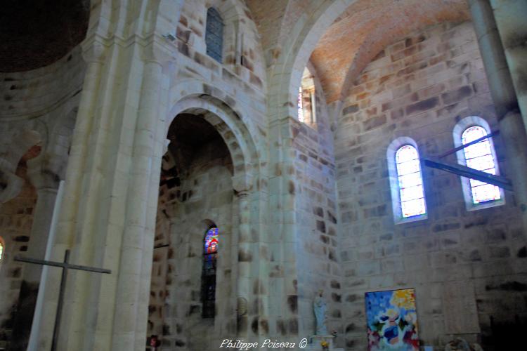 Intérieur de l'église de Dun-les-Places