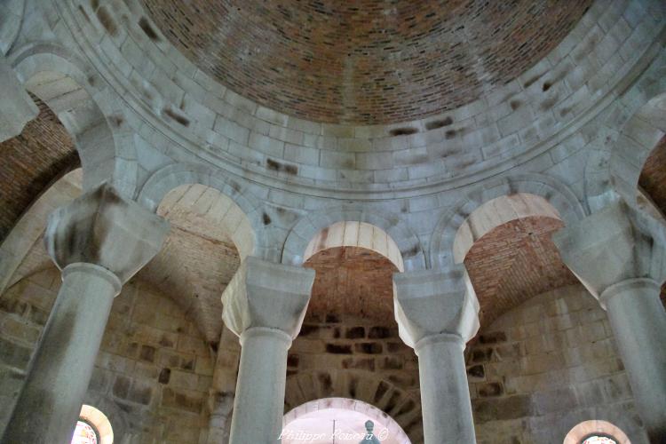 Intérieur de l'église de Dun-les-Places