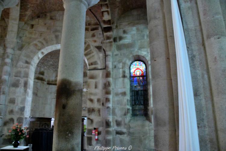 Intérieur de l'église de Dun-les-Places