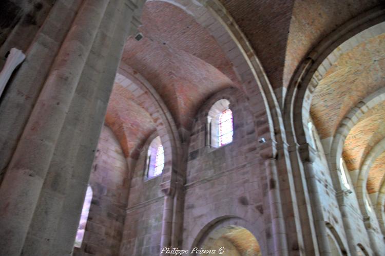 Intérieur de l'église de Dun-les-Places