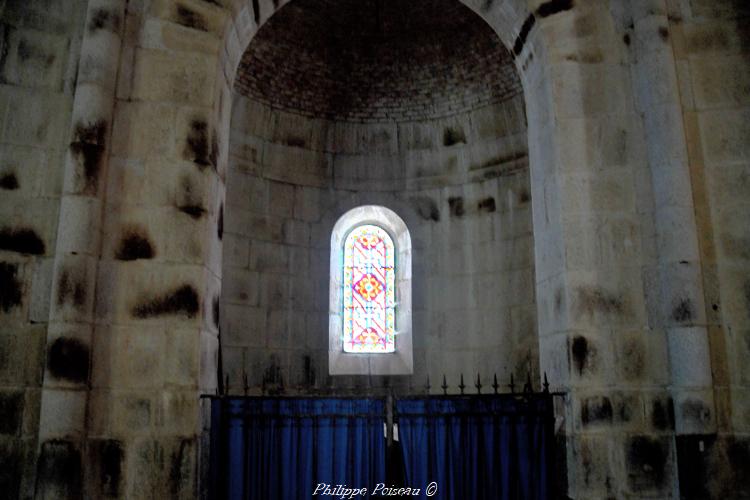 Intérieur de l'église de Dun-les-Places