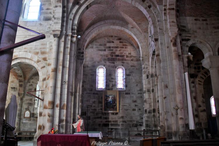 Intérieur de l'église de Dun-les-Places