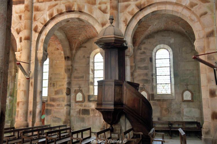 Intérieur de l'église de Dun-les-Places