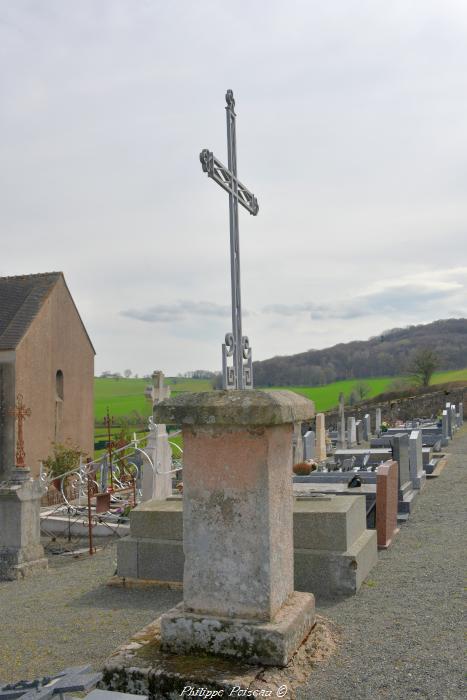 Croix du cimetière de Fléty