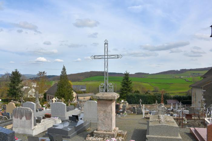 Croix du cimetière de Fléty