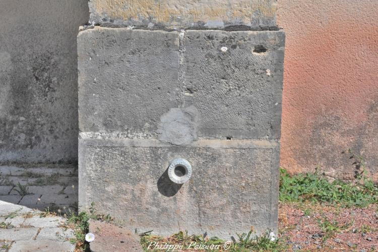 Repère de nivellement de Fleury-sur-Loire un patrimoine