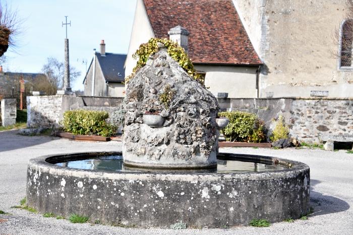 Fontaine de Saint-André-en-Morvan