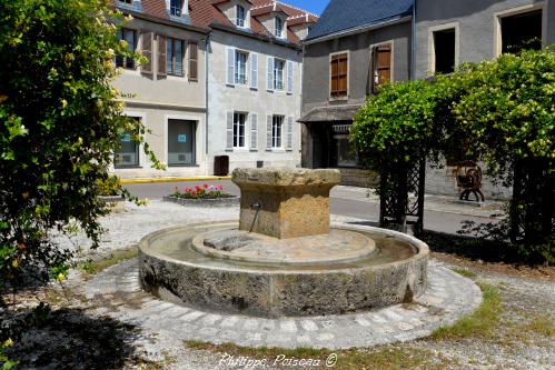 Fontaine de la place Charles Chaigneau de Tannay Nièvre Passion