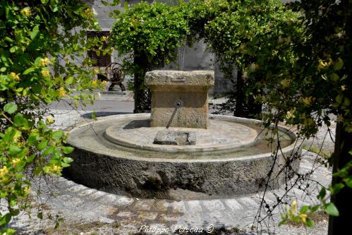 Fontaine de la place Charles Chaigneau de Tannay Nièvre Passion