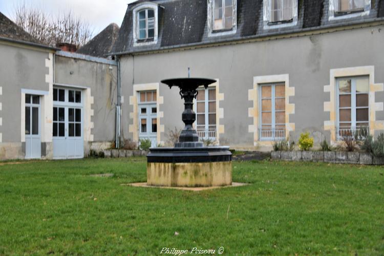 Fontaine du château de Guérigny