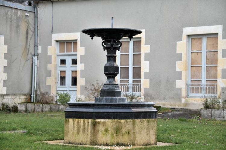 Fontaine du château de Guérigny