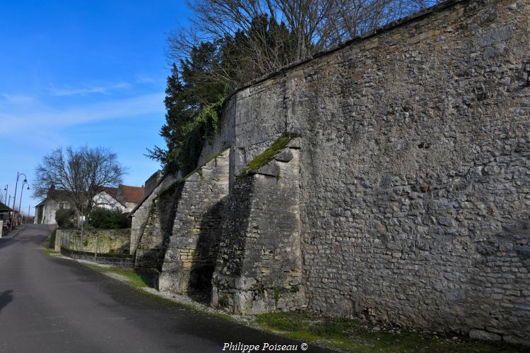 Le petit fort d'Entrains sur Nohain