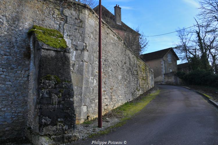 Le petit fort d'Entrains sur Nohain