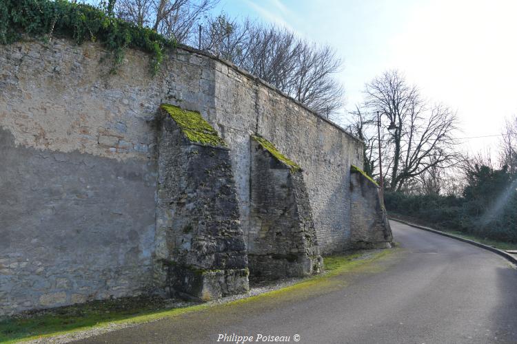 Le petit fort d'Entrains sur Nohain