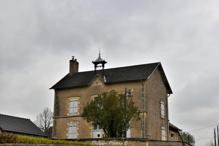 La girouette de l'école de Giry