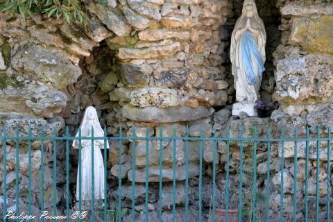 Grotte de la vierge à Brinon sur Beuvron