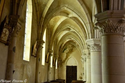 Intérieur de l'Église de Montreuillon Nièvre Passion