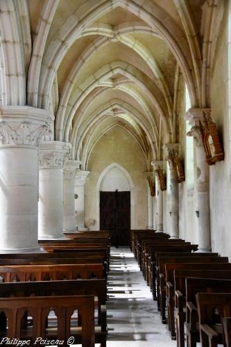 Intérieur de l'Église de Montreuillon Nièvre Passion