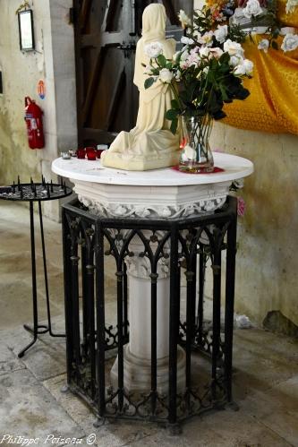 Intérieur de l'Église de Montreuillon Nièvre Passion