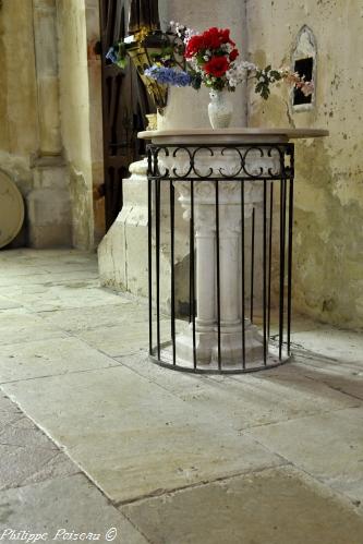 Intérieur de l'Église de Montreuillon Nièvre Passion