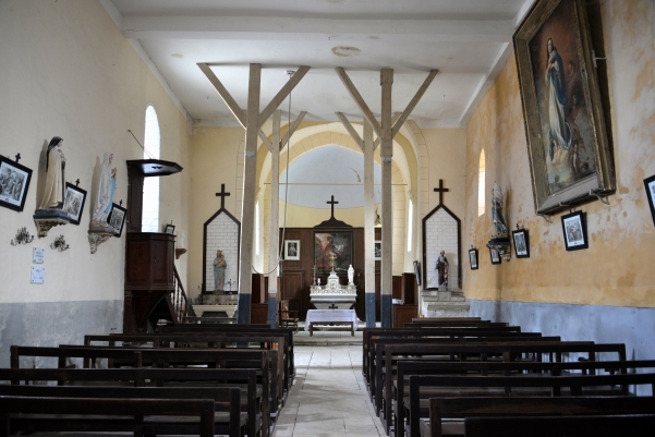 Intérieur de l'église de Tronsanges