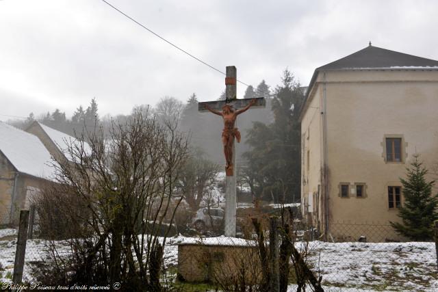 Le Crucifix de Giry un beau patrimoine