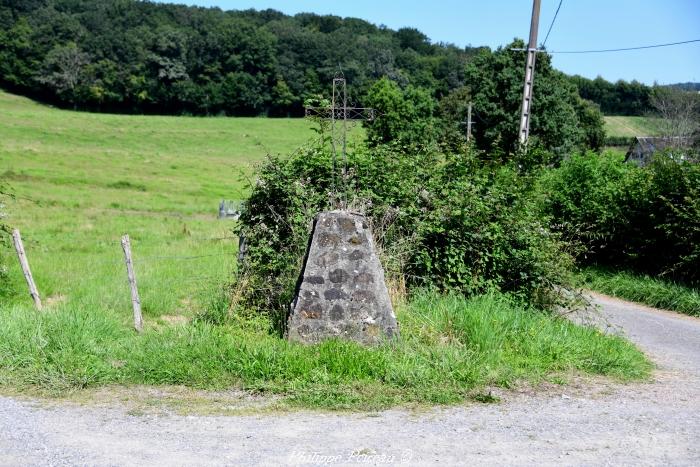 La croix des Gouttes un patrimoine de Chiddes.