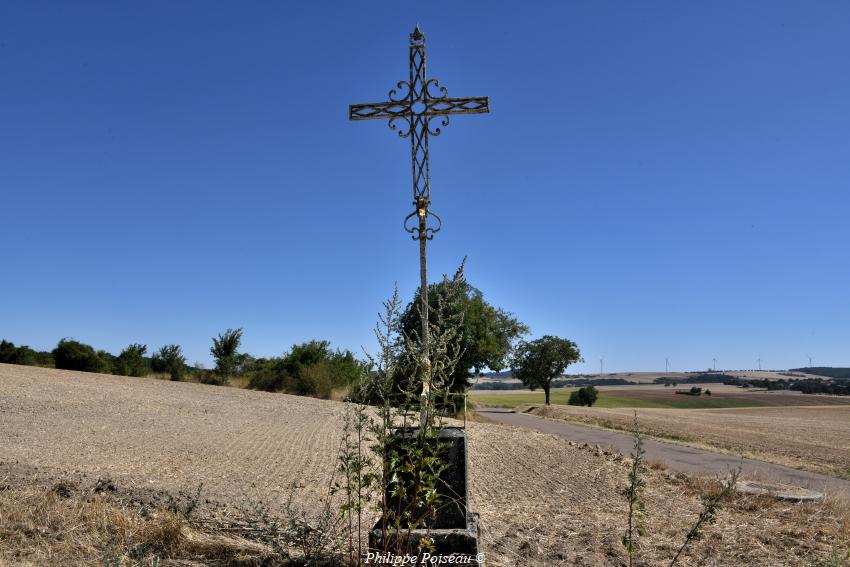 La Croix rue de la Pièce Pivot de Trucy
