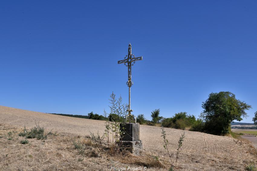 La Croix rue de la Pièce Pivot de Trucy